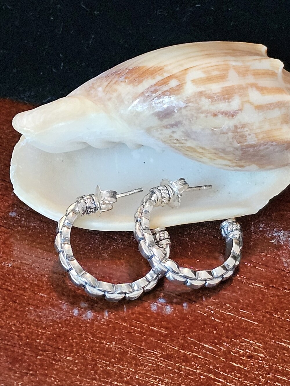 JAI by John Hardy Sterling Silver Textured Integrated Solid Chain Hoops 1” - Picture 3 of 16